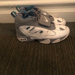 Nike Diamond Turf Sneakers